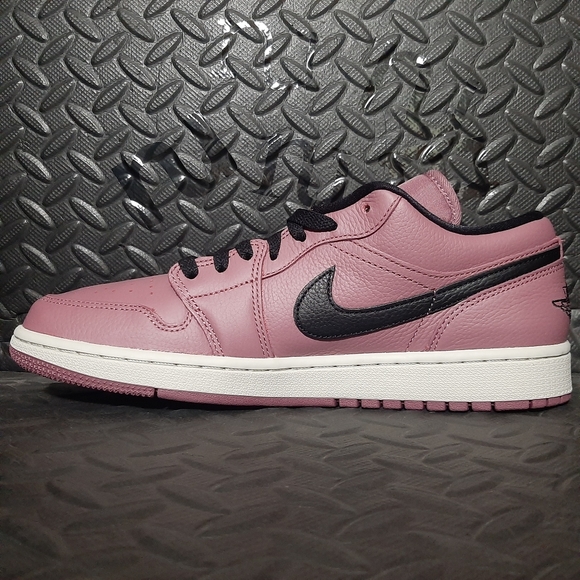 Jordan 1 Low Mulberry (W) shoes DC7268-500 - Picture 2 of 9